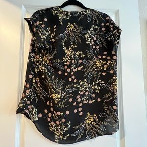 Short sleeve floral work top